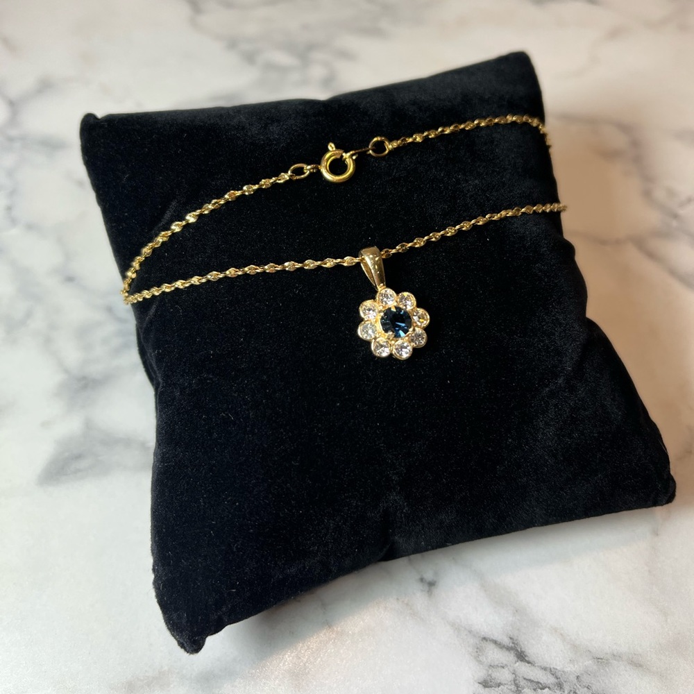 Dainty Gold blue sapphire flower Necklace classic stunning simple elegant babe